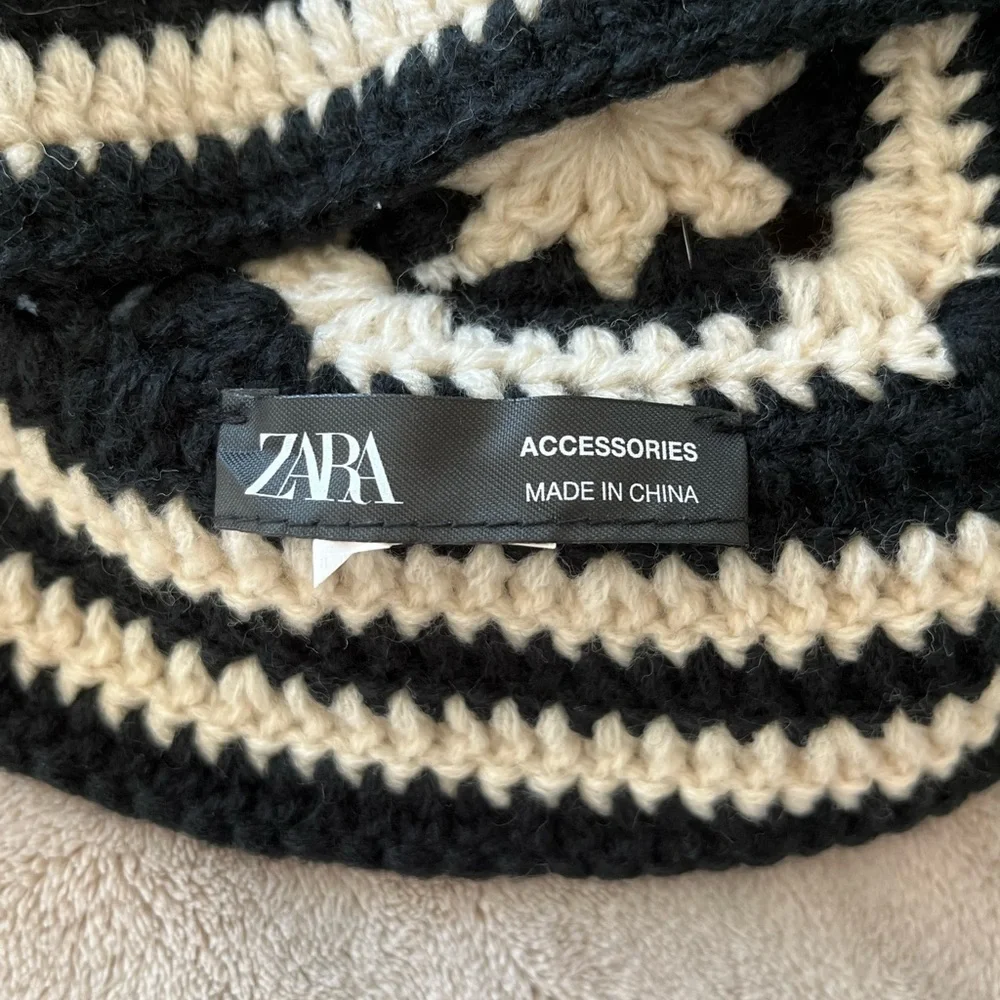 Zara Crochet Granny Square Black White Bucket Hat One Size Warm Vintage Inspired